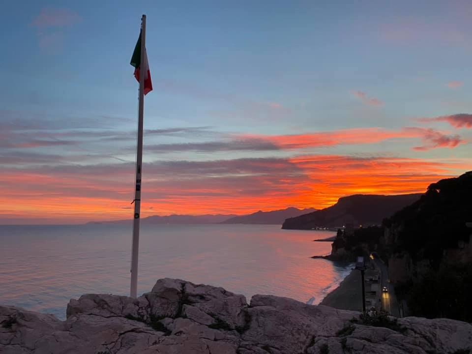 Hotel Riz Finale Ligure Exterior foto