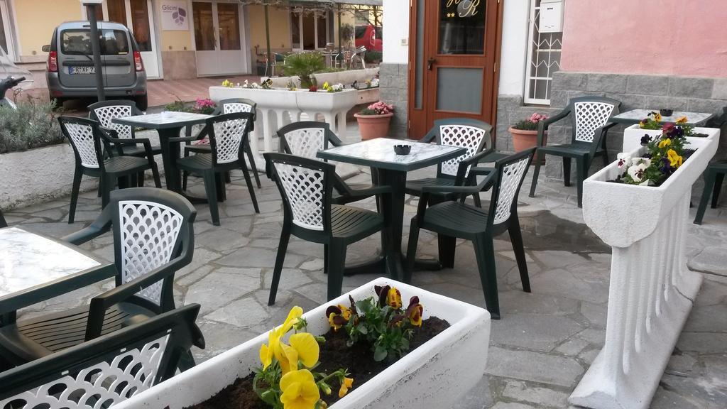 Hotel Riz Finale Ligure Exterior foto